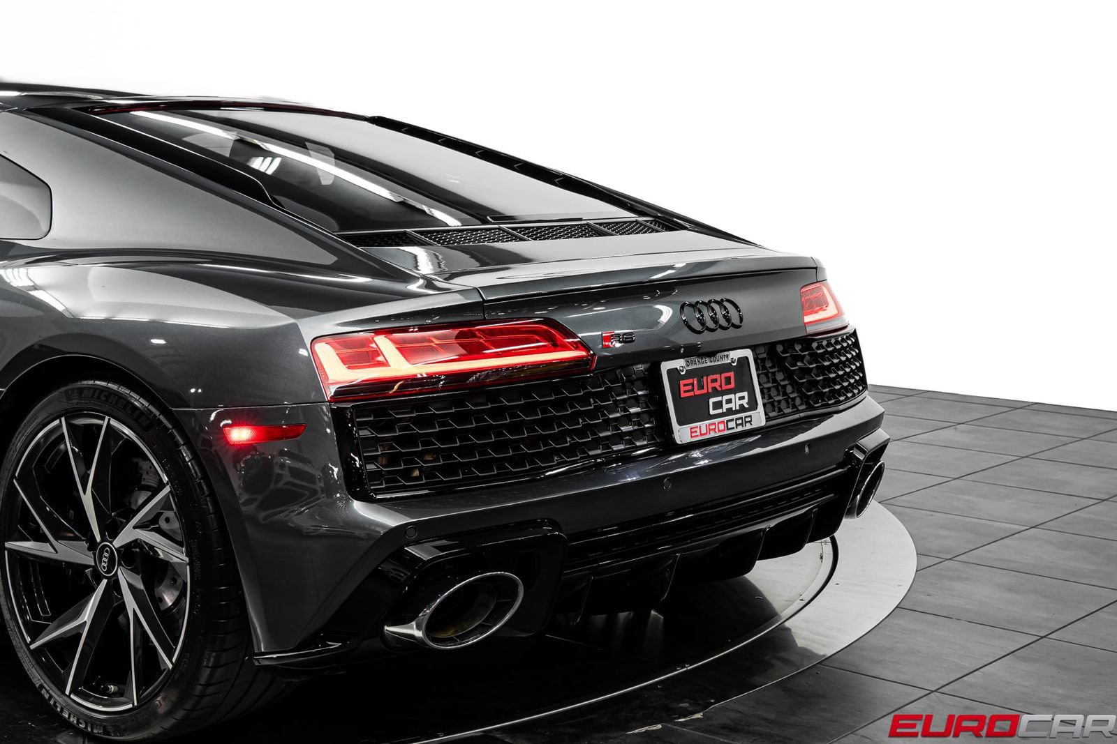 Used 2021 Audi R8 V10 w/ Premium Package RWD image 17
