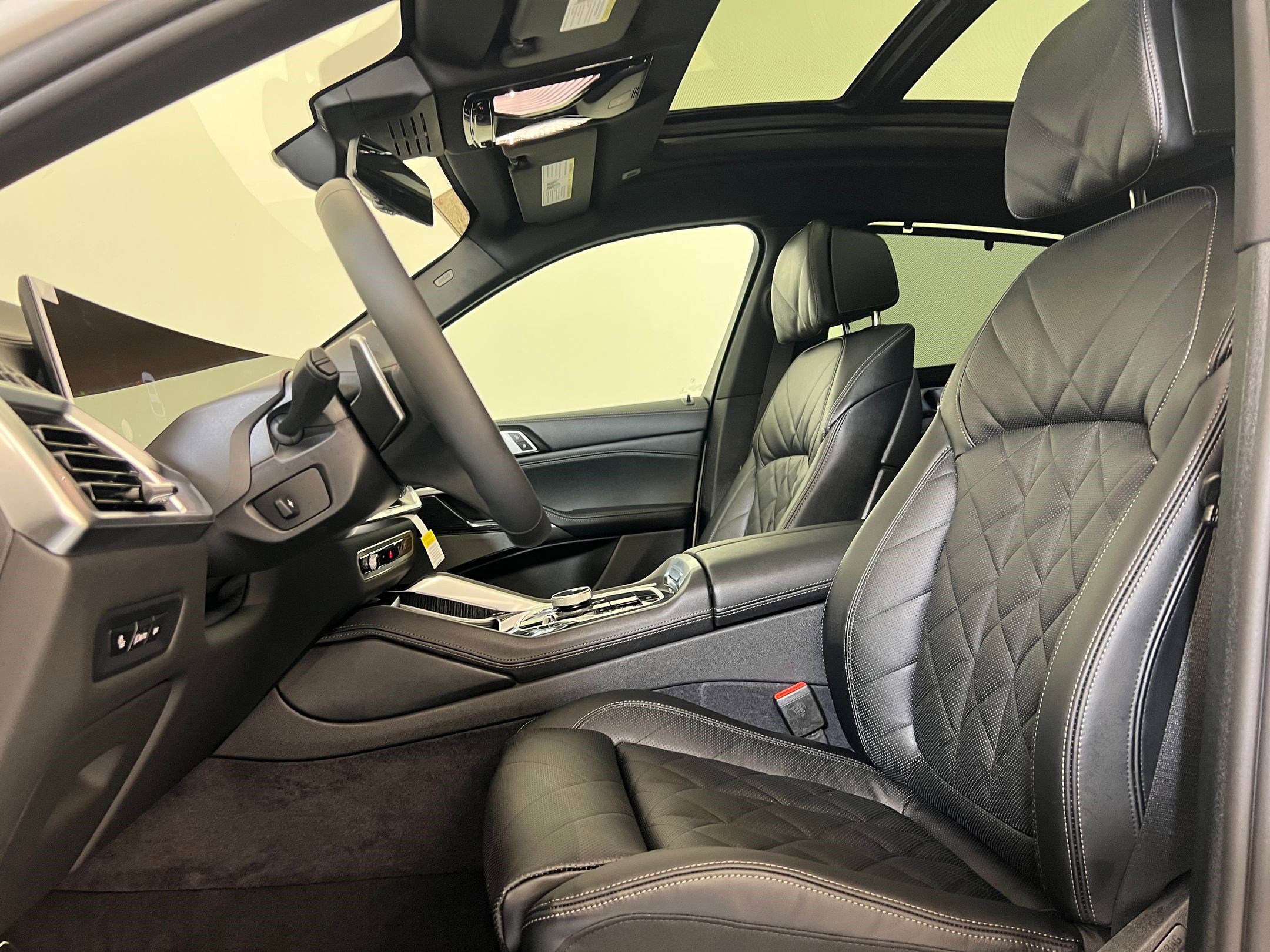 New 2026 BMW X6 M60i w/ Executive Package image 5