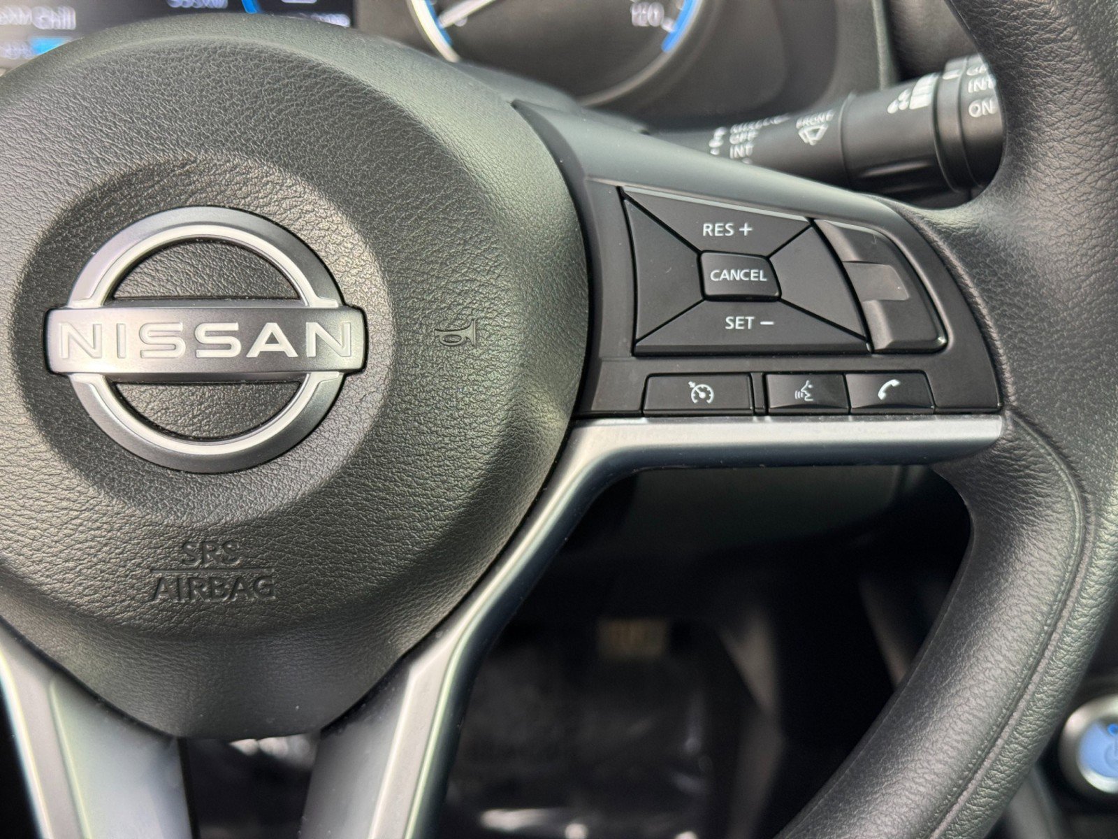 Used 2025 Nissan Leaf S image 20