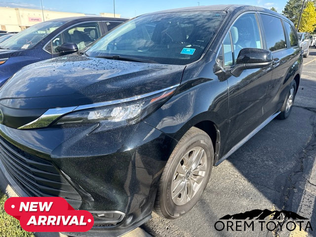 Used 2025 Toyota Sienna LE FWD image 14
