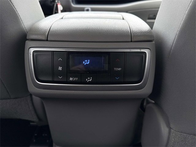 Used 2019 Toyota Highlander LE image 19