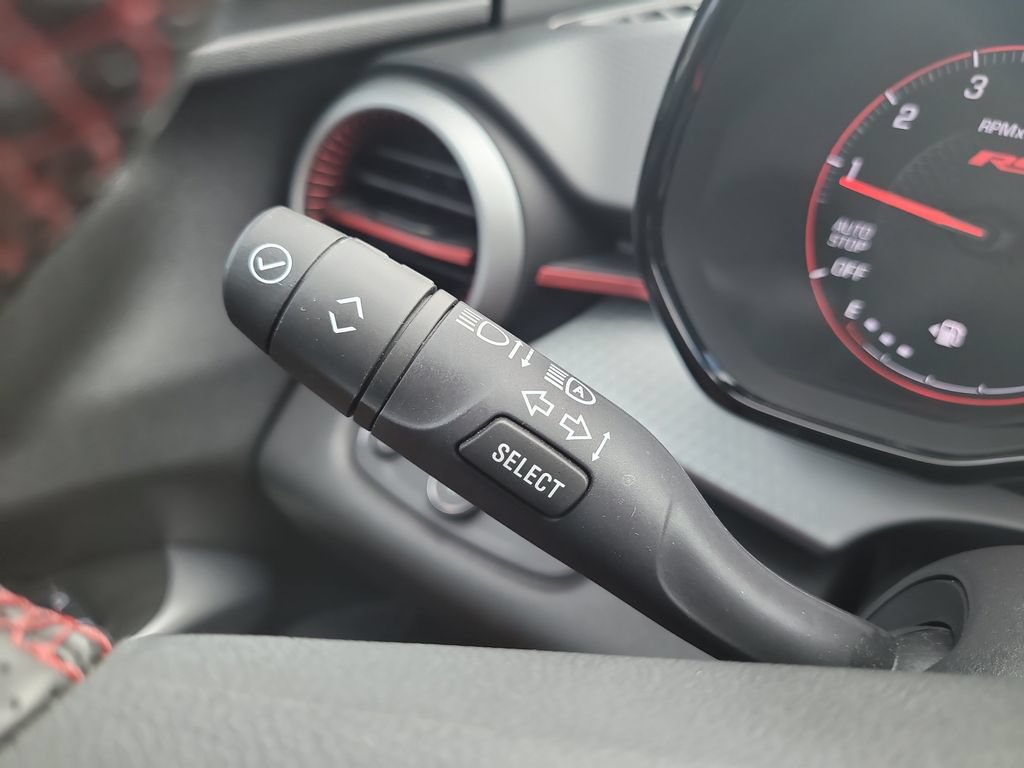 Used 2025 Chevrolet Trax RS w/ Sunroof Package FWD image 32