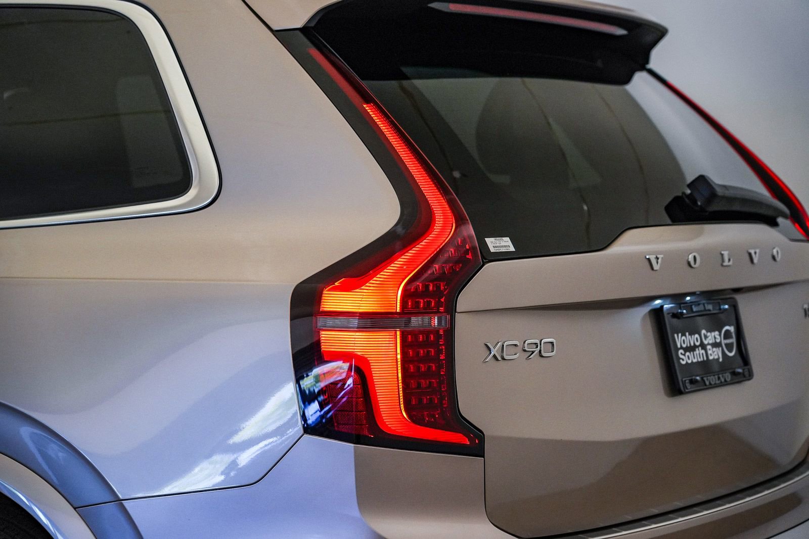 Certified 2026 Volvo XC90 T8 Plus w/ Protection Package Premier AWD/4WD image 12