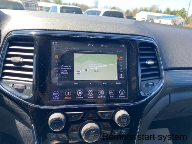 Used 2019 Jeep Grand Cherokee Laredo w/ Security & Convenience Group AWD/4WD image 17