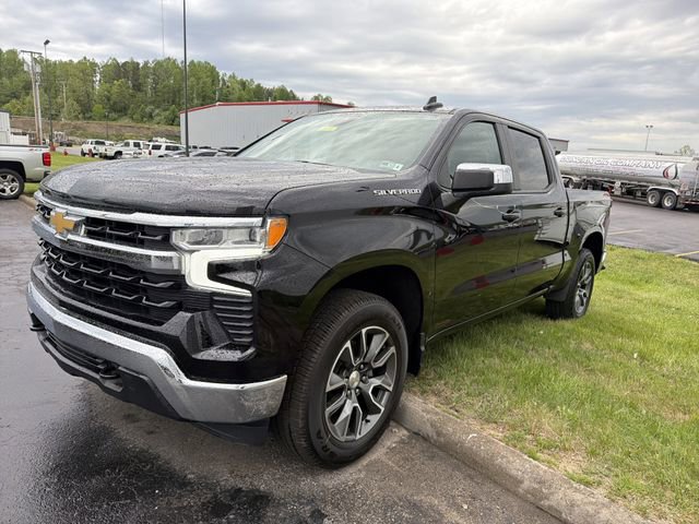 Used 2024 Chevrolet Silverado 1500 LT AWD/4WD image 10