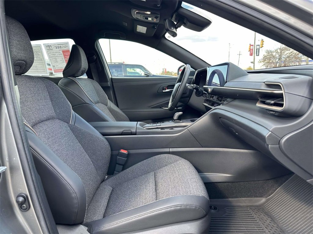 Used 2023 Toyota Crown XLE image 13