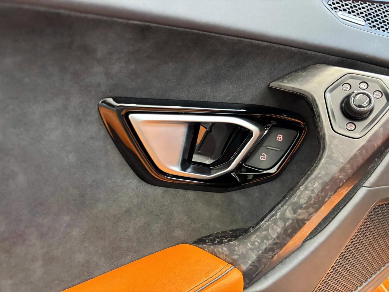 Used 2021 Lamborghini Huracan EVO RWD image 22