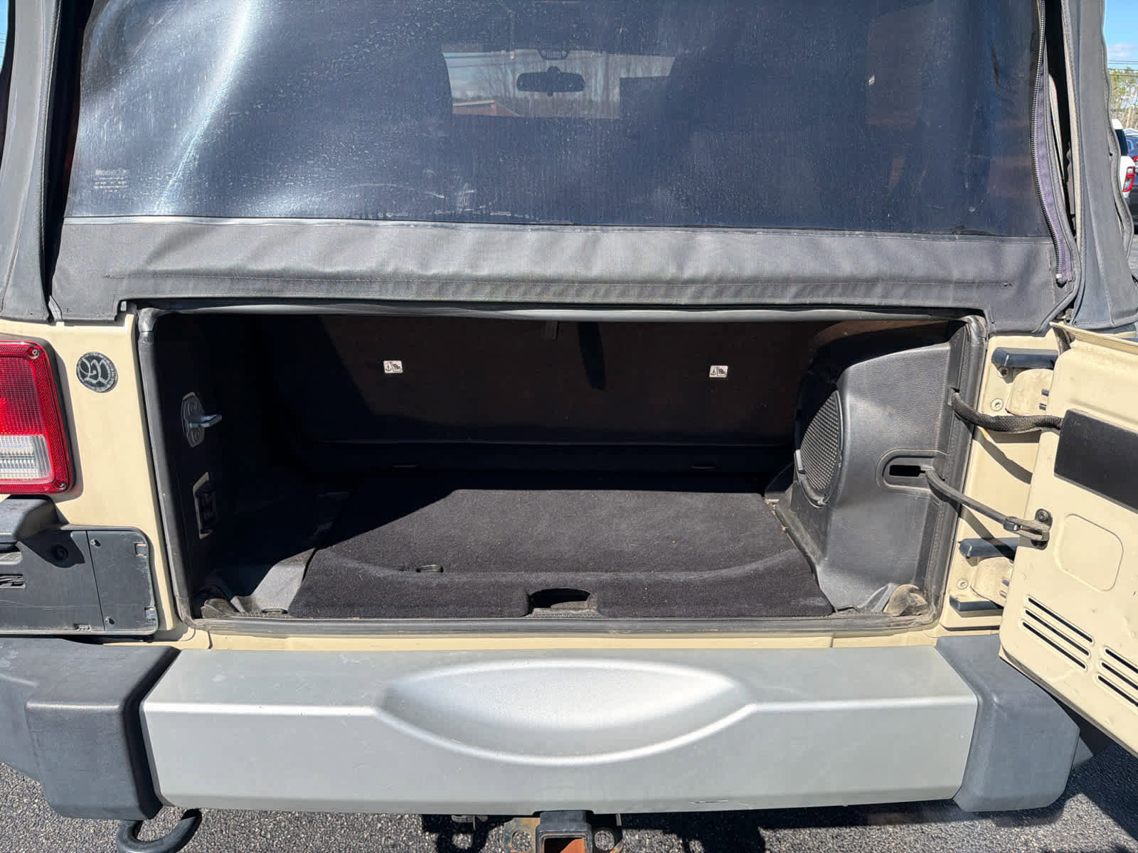 Used 2011 Jeep Wrangler Sahara w/ Connectivity Group image 19