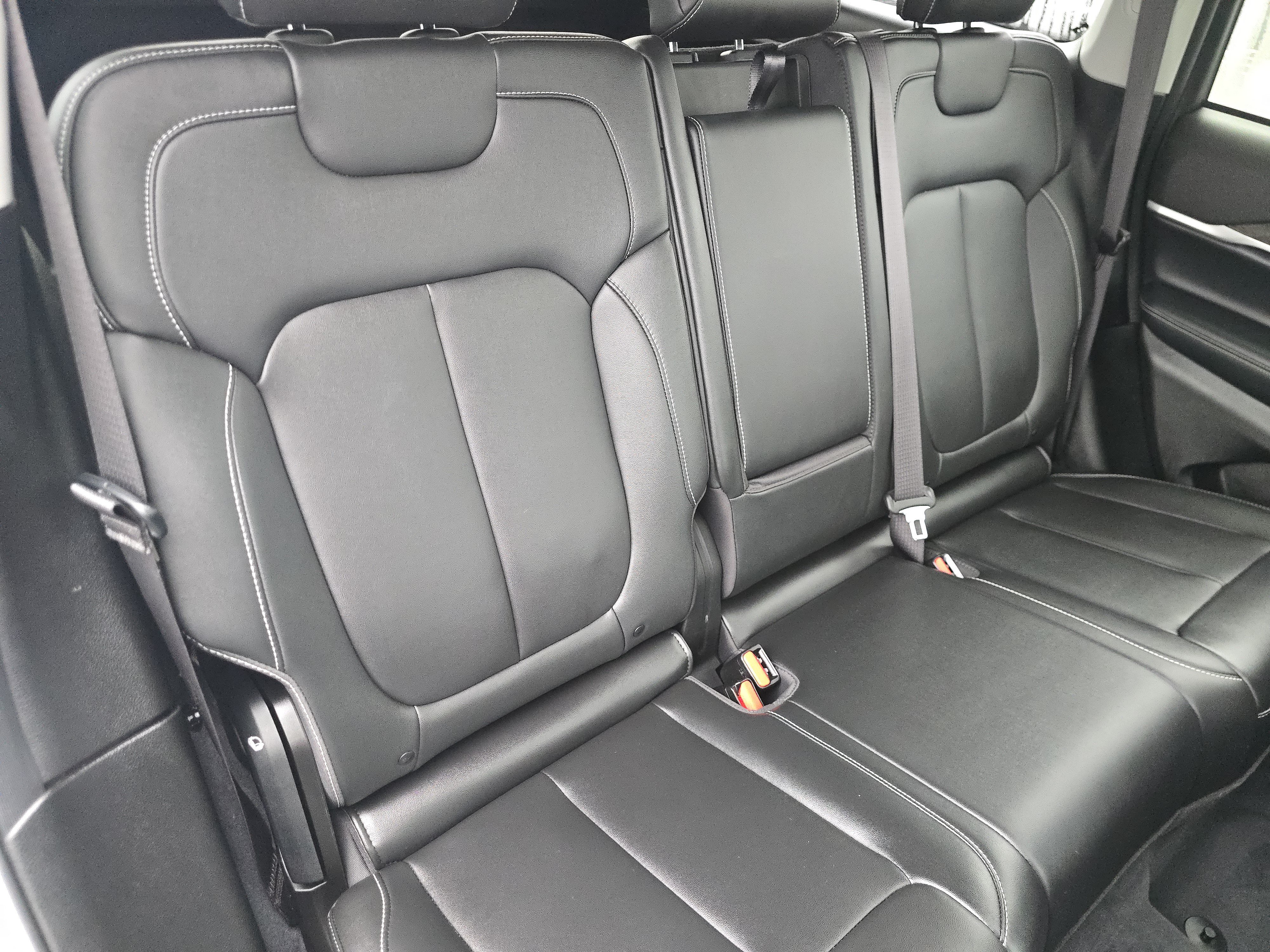 Used 2023 Jeep Grand Cherokee Limited AWD/4WD image 19