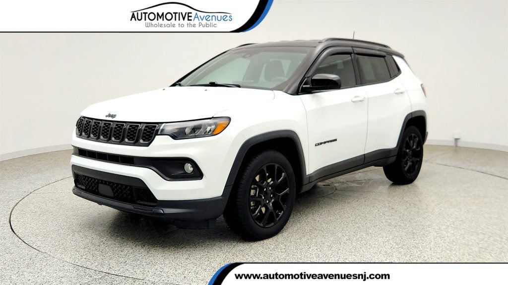 Used 2024 Jeep Compass Latitude w/ Altitude Special Edition AWD/4WD image 1