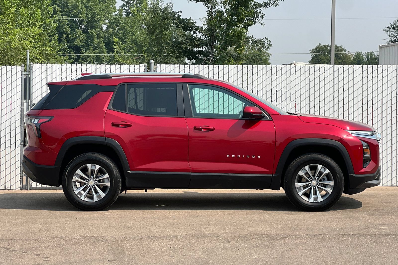 Used 2025 Chevrolet Equinox LT w/ Convenience Package II AWD/4WD image 3