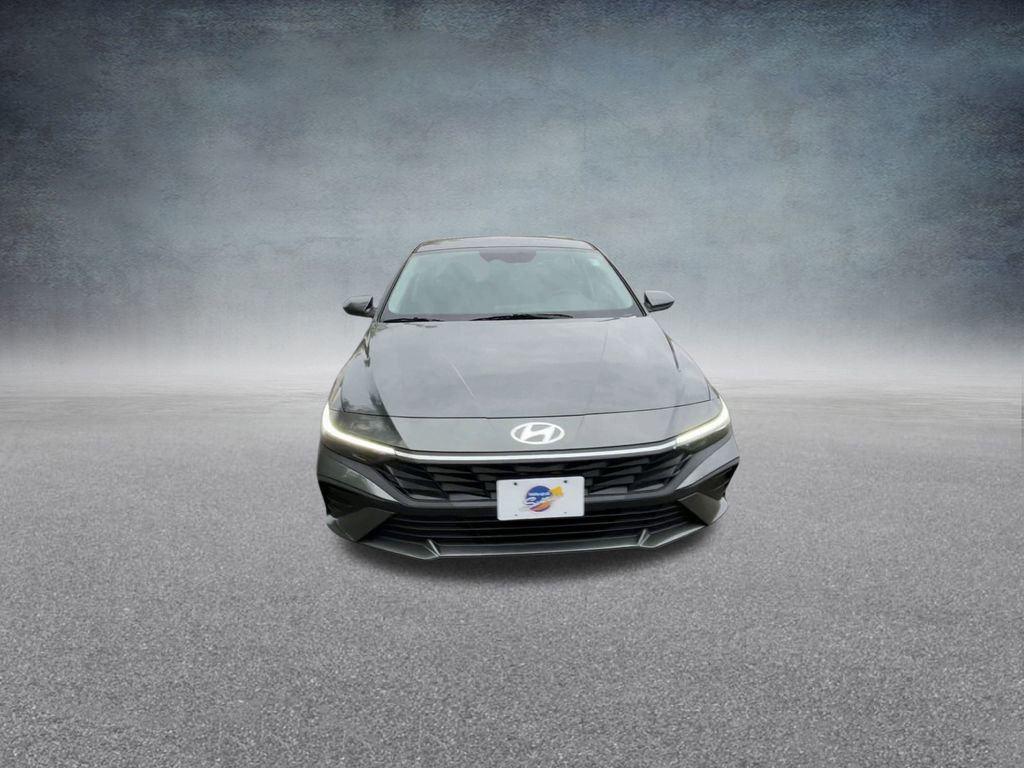 Used 2025 Hyundai Elantra SE image 6