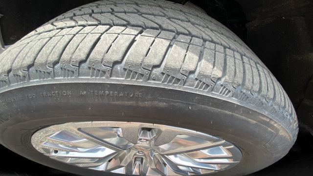 Used 2024 Chevrolet Tahoe Premier AWD/4WD image 31