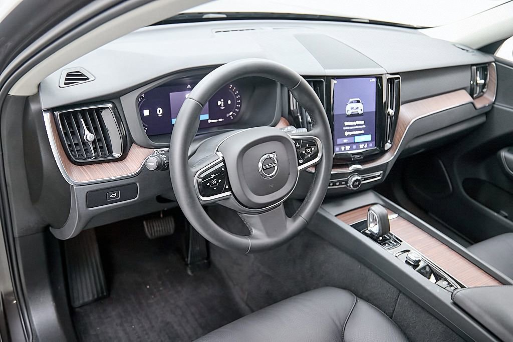 Certified 2023 Volvo XC60 B5 Plus w/ Climate Package image 13