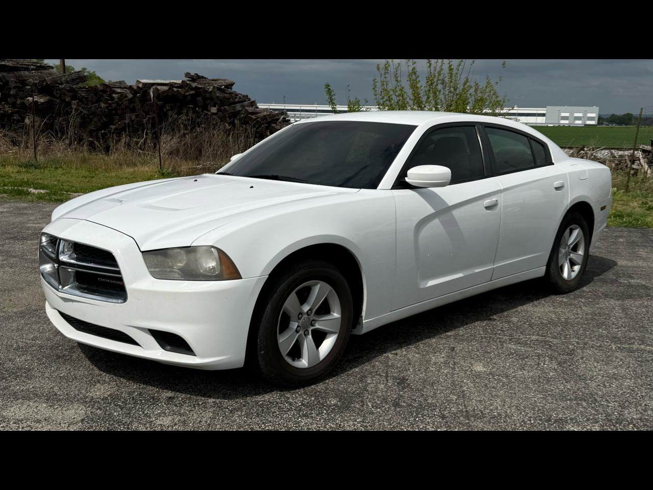 Used 2013 Dodge Charger SE RWD image 1