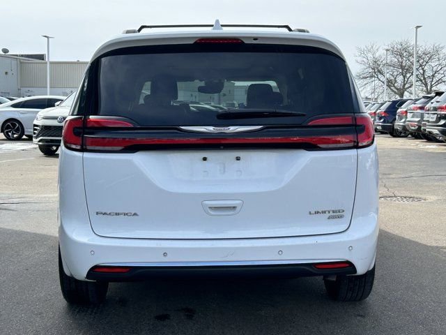 Used 2022 Chrysler Pacifica Limited w/ Uconnect Theater Family Group AWD/4WD image 6