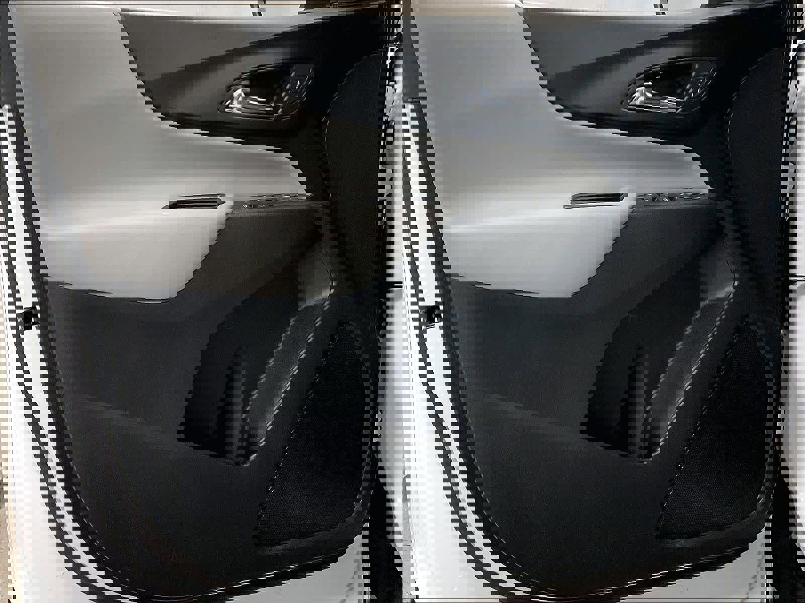 Used 2024 Chevrolet Equinox LS w/ LS Convenience Package image 9