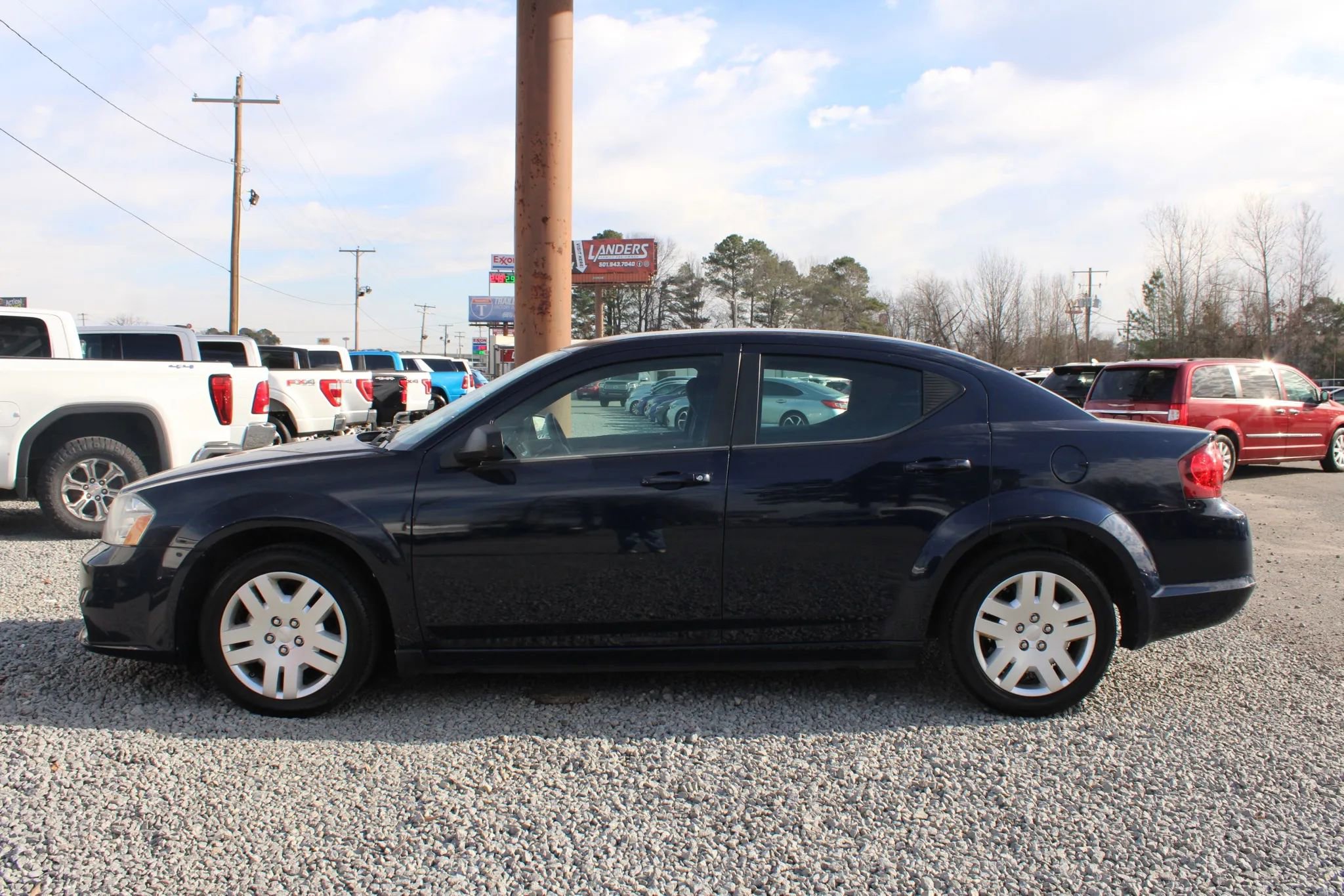 Used 2013 Dodge Avenger SE image 2