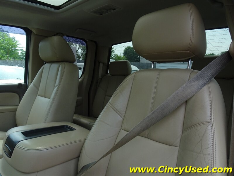 Used 2011 GMC Sierra 3500 SLT w/ SLT Convenience Package AWD/4WD image 13