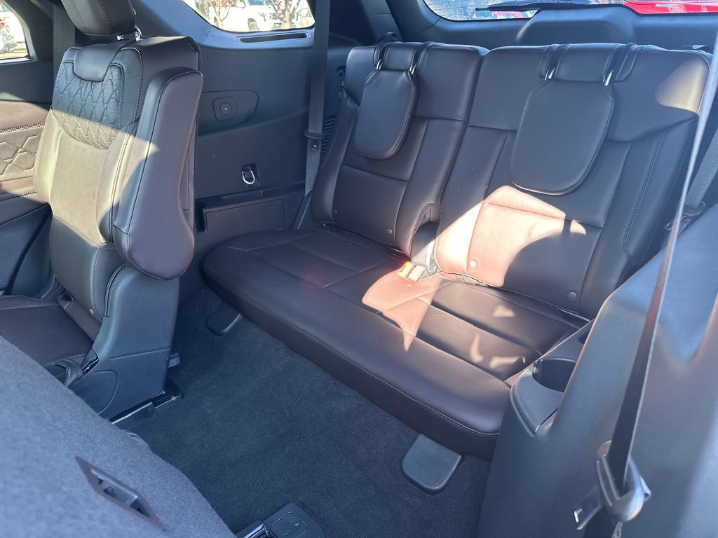Used 2025 Ford Explorer Platinum w/ Ultimate Package AWD/4WD image 15