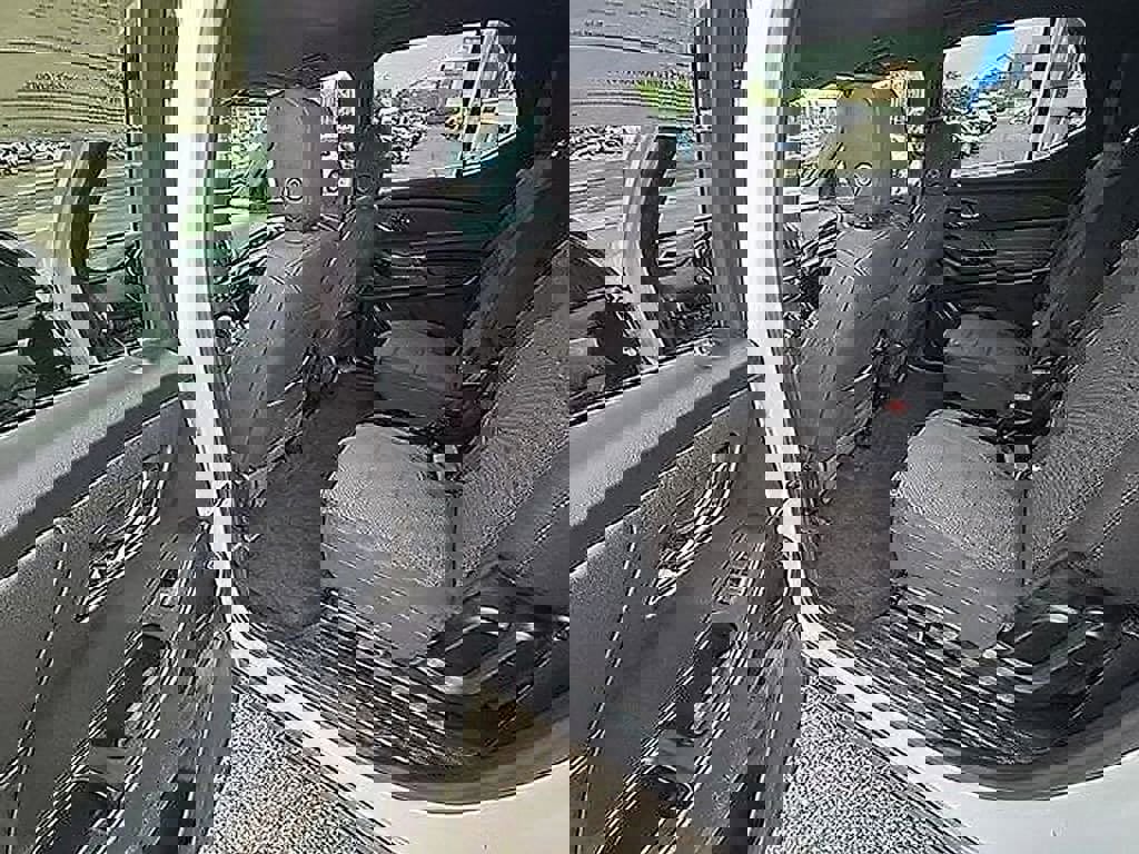 Used 2023 Chevrolet Traverse LT image 39