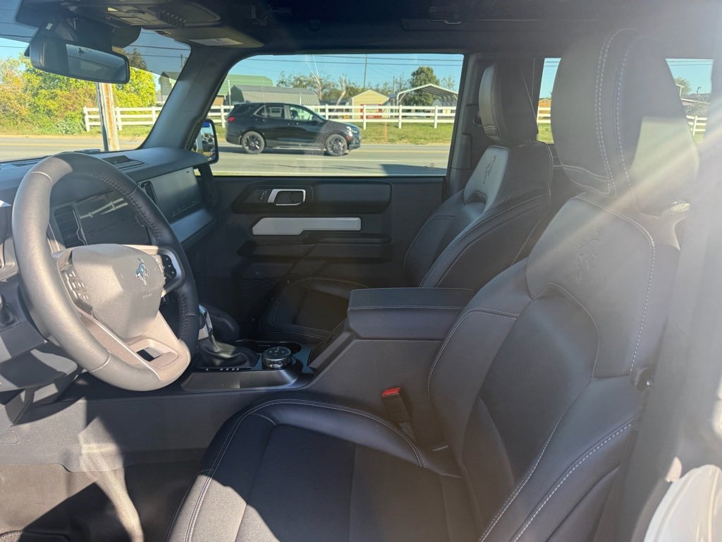 Used 2025 Ford Bronco Badlands image 9