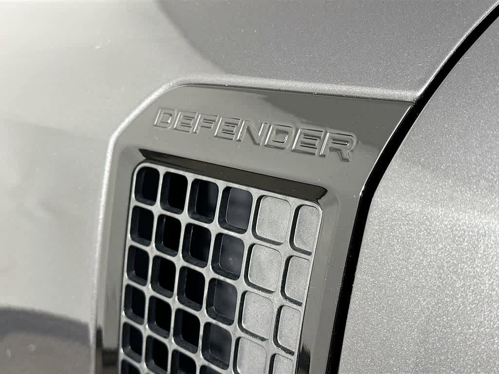 Used 2025 Land Rover Defender 110 X-Dynamic SE AWD/4WD image 7