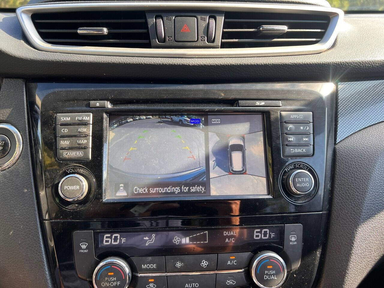 Used 2016 Nissan Rogue SL image 18