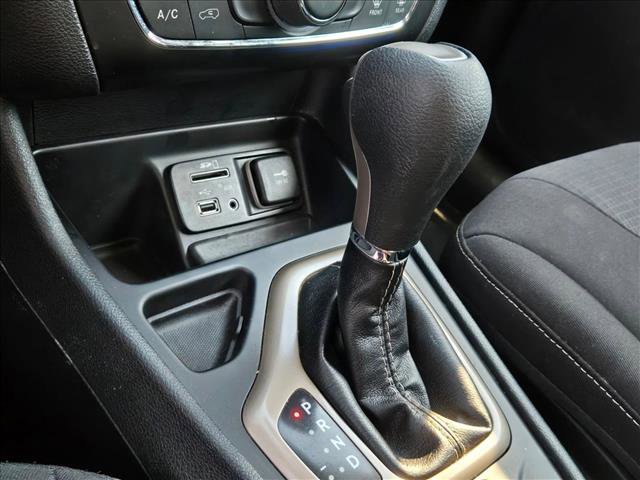 Used 2016 Jeep Cherokee Latitude w/ Cold Weather Group image 18