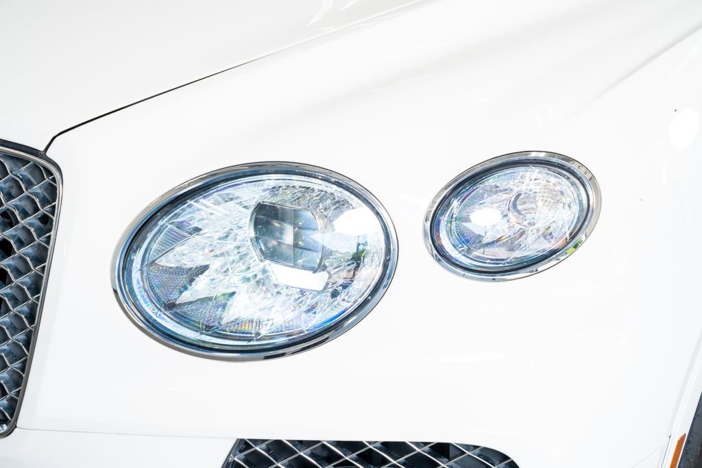 Used 2021 Bentley Bentayga image 13