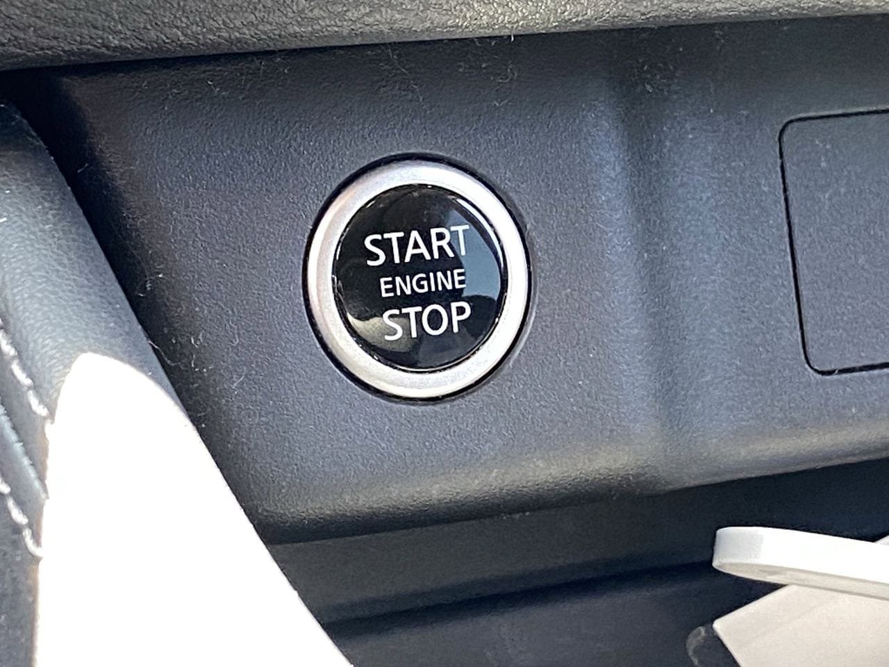 Certified 2023 Nissan Rogue SL FWD image 9