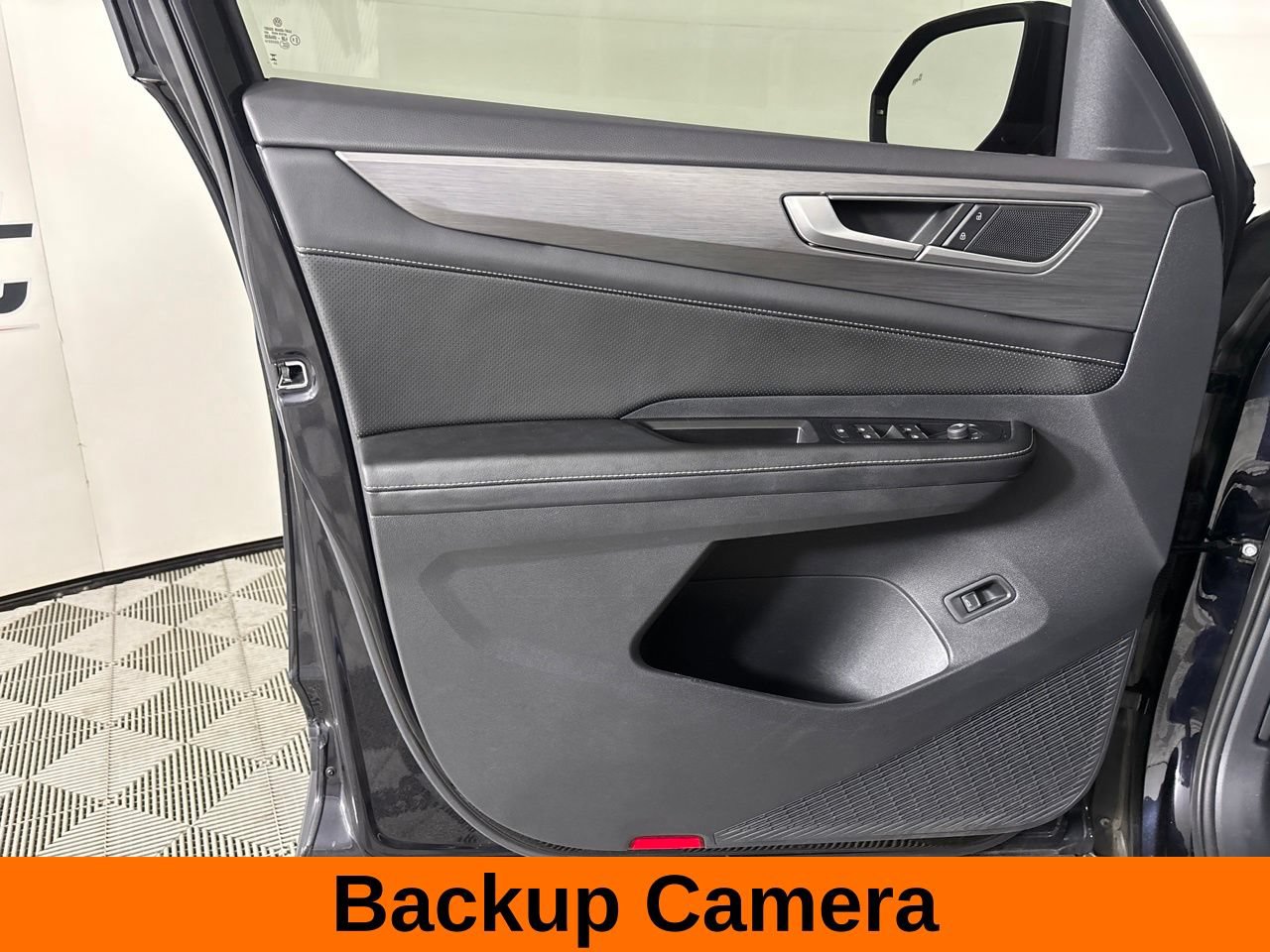 Used 2024 Volkswagen Atlas Cross Sport SE w/ Panoramic Sunroof Package FWD image 11