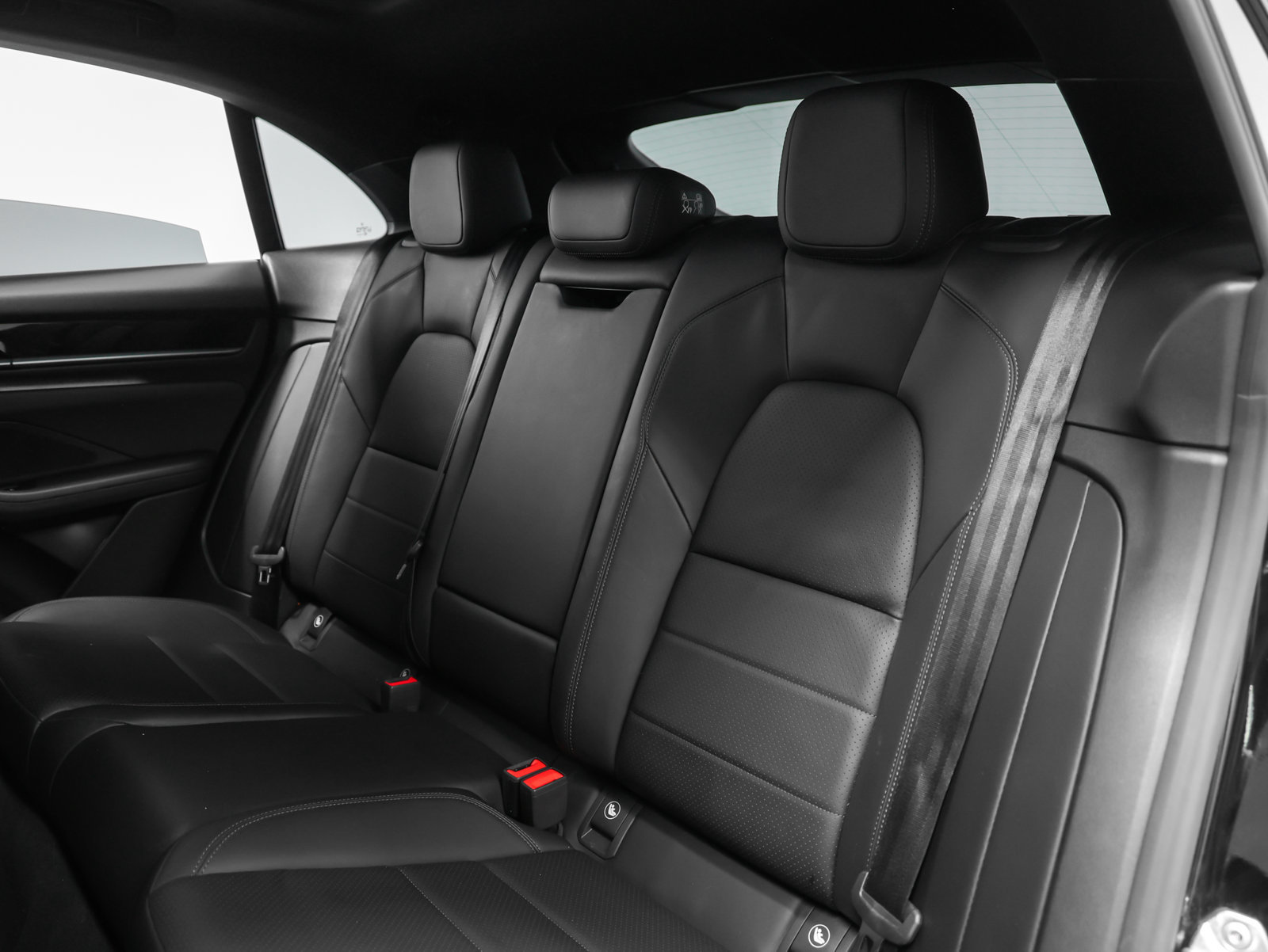 Certified 2025 Porsche Macan Electric RWD image 36
