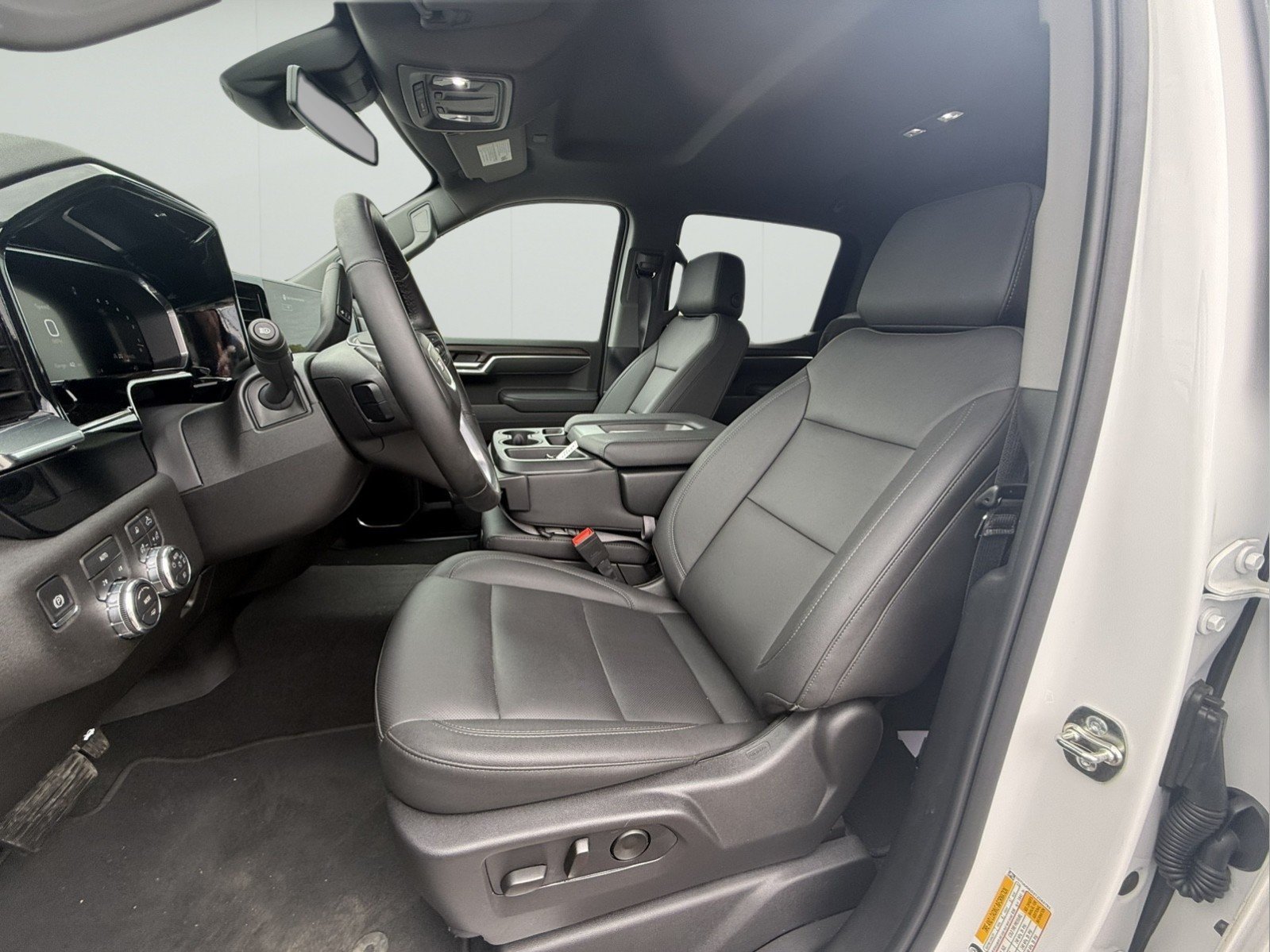 Used 2026 GMC Sierra 1500 SLT AWD/4WD image 4