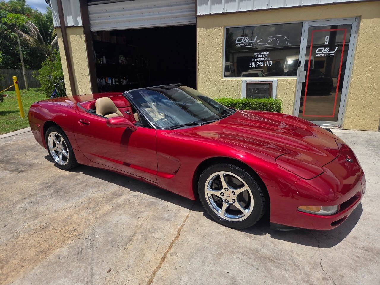 Used 2004 Chevrolet Corvette Convertible w/ Preferred Equipment Group RWD image 26