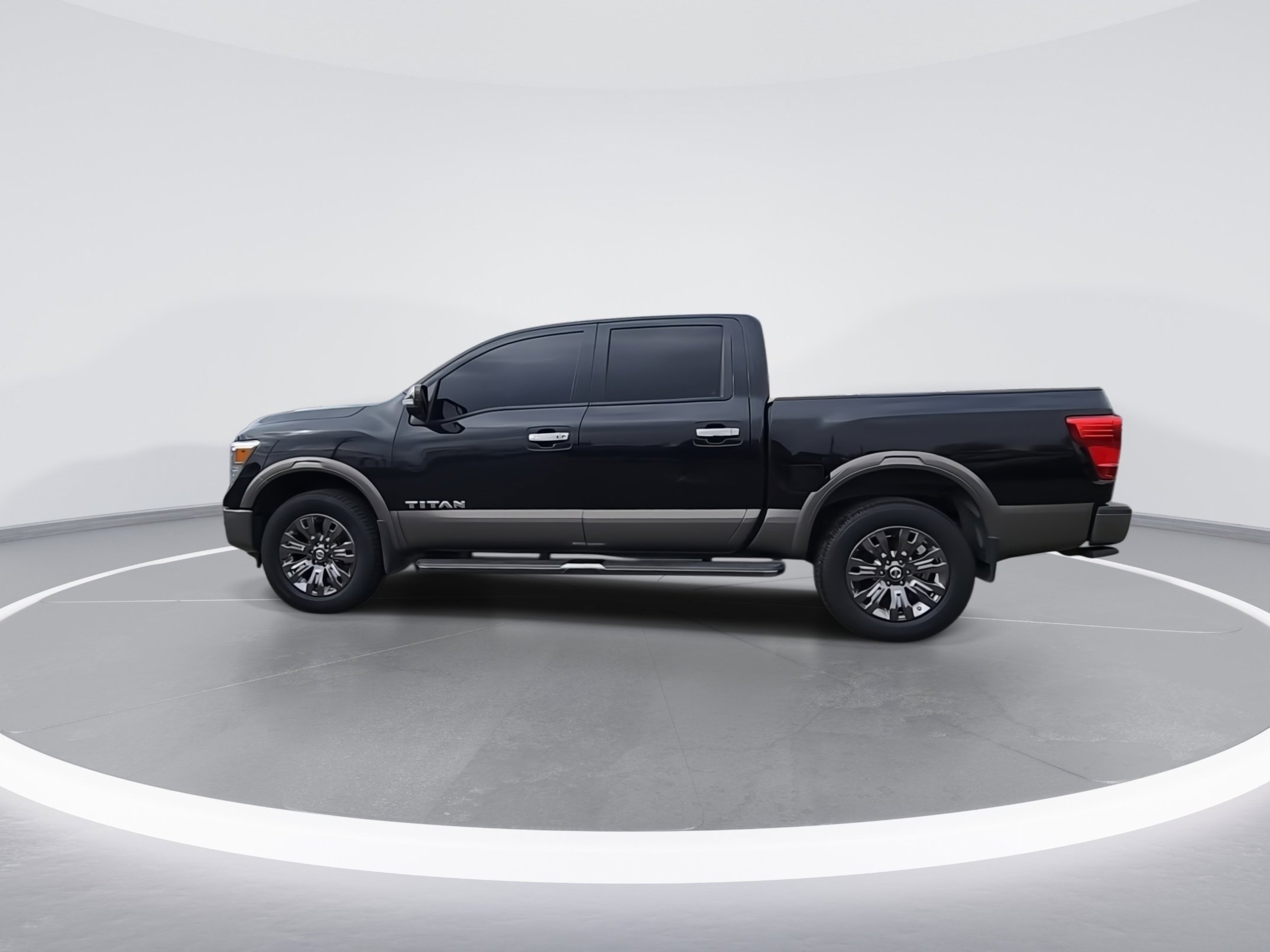 Used 2019 Nissan Titan Platinum Reserve image 5