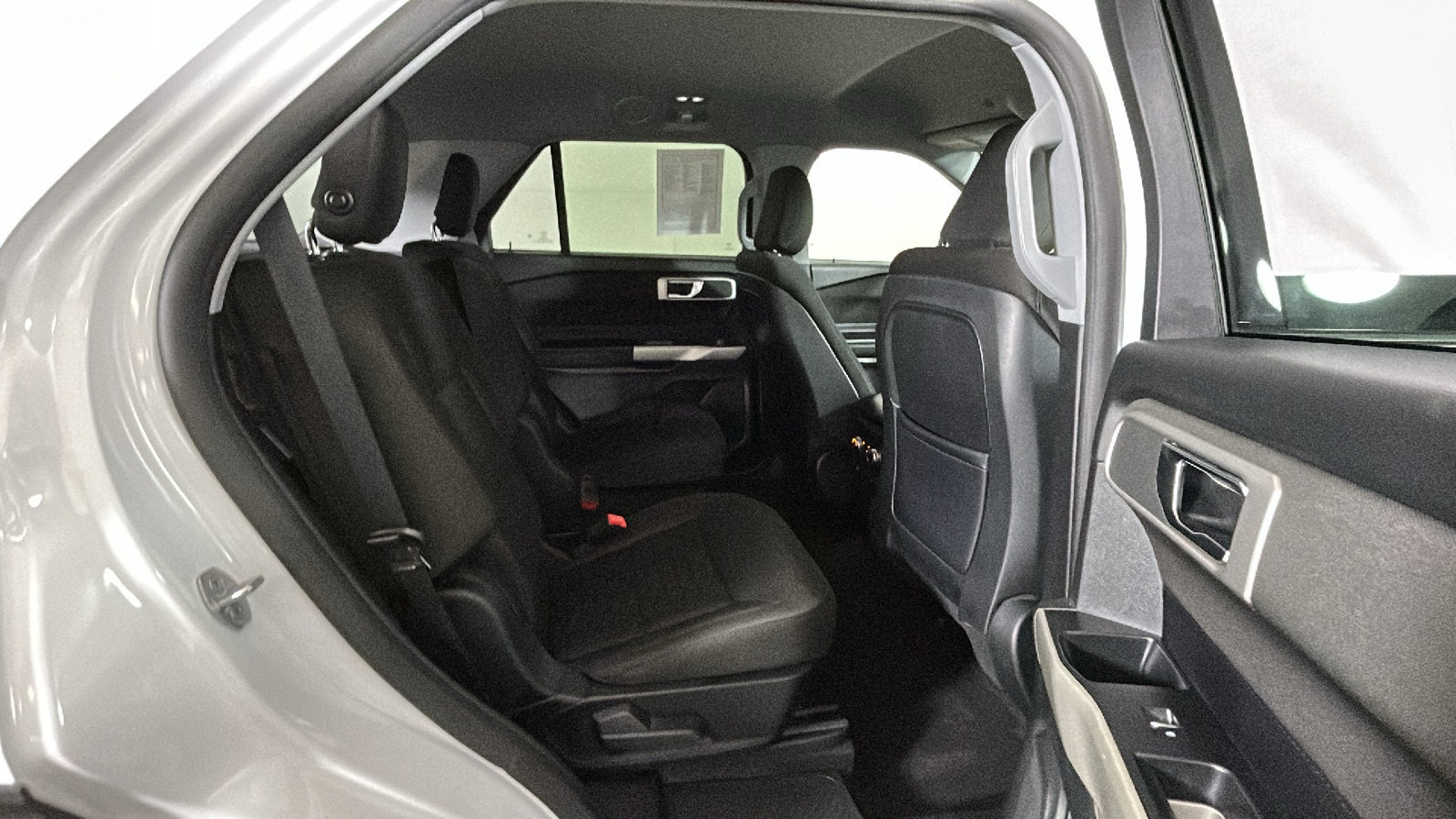 Used 2020 Ford Explorer XLT w/ Comfort Package AWD/4WD image 35