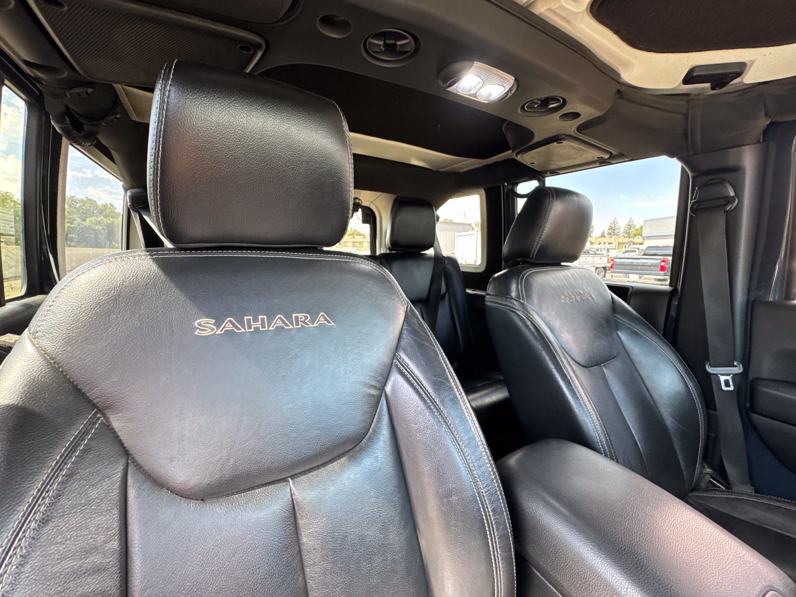 Used 2016 Jeep Wrangler Unlimited Sahara w/ Connectivity Group AWD/4WD image 20
