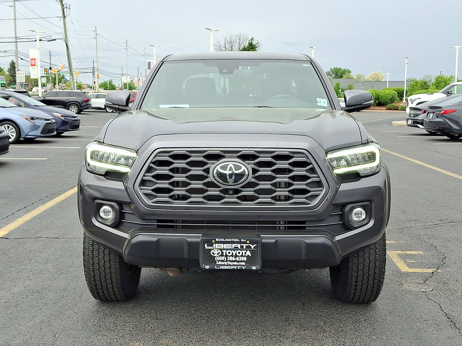 Used 2023 Toyota Tacoma TRD Off-Road w/ TRD Premium Off Road Package AWD/4WD image 2