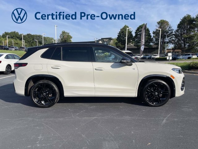 Certified 2026 Volkswagen Tiguan SE R-Line FWD image 8
