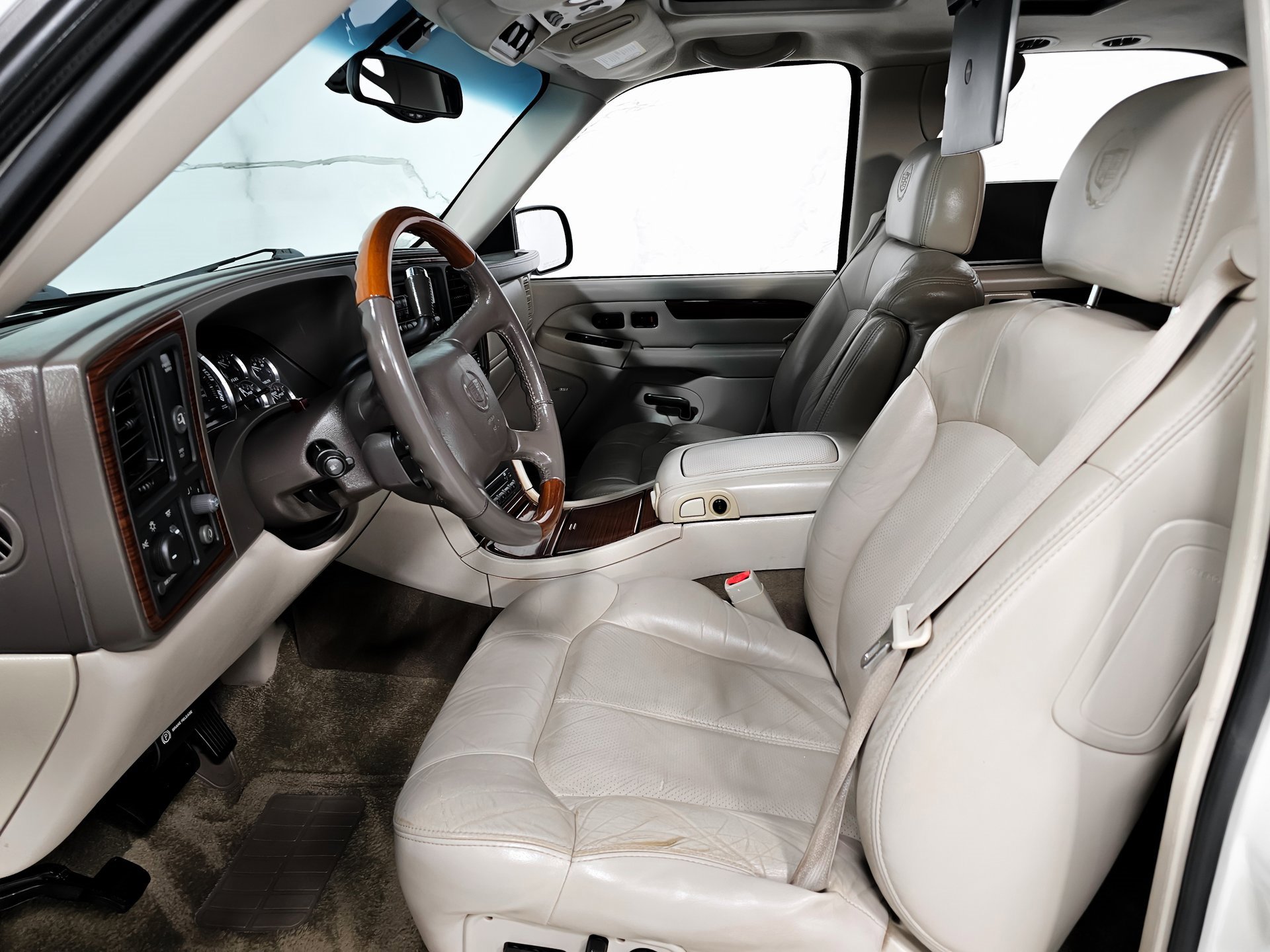 Used 2002 Cadillac Escalade AWD image 10