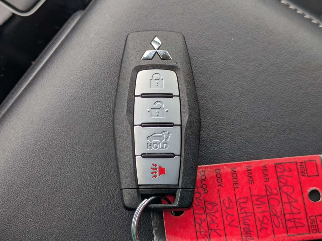 Used 2025 Mitsubishi Outlander SE FWD image 34