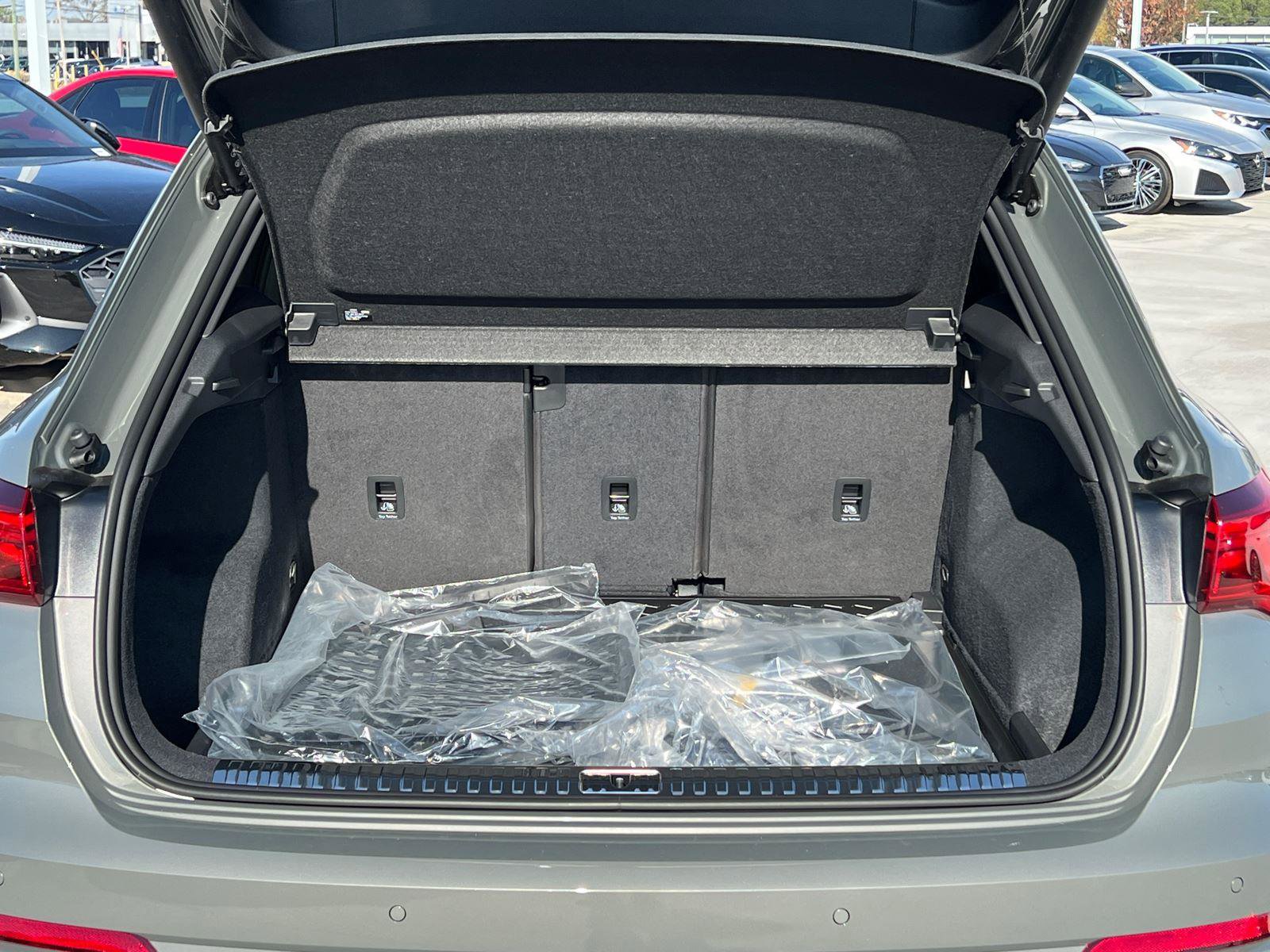 New 2025 Audi Q3 2.0T Premium image 12