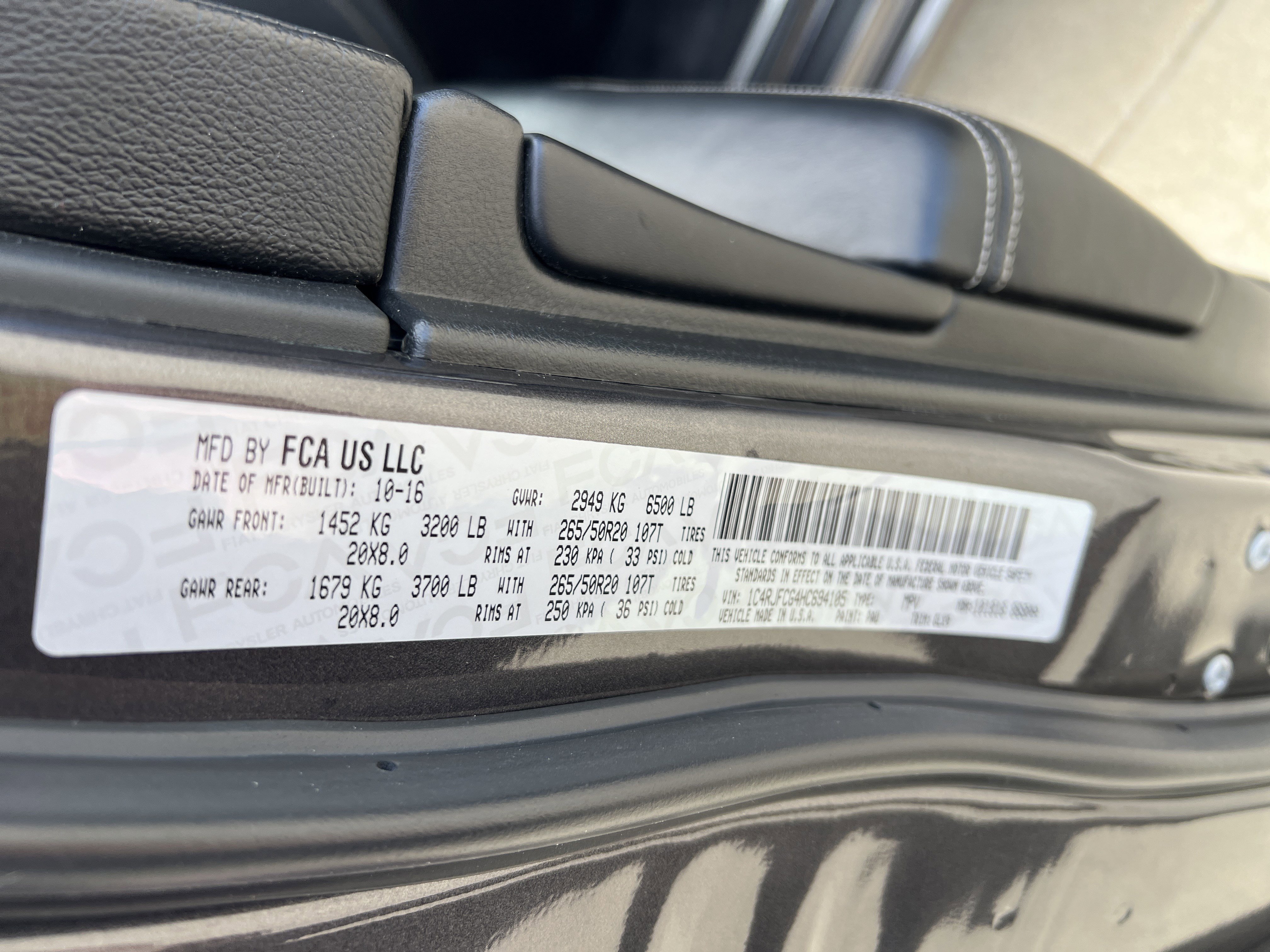 Used 2017 Jeep Grand Cherokee Overland w/ Jeep Active Safety Group image 33