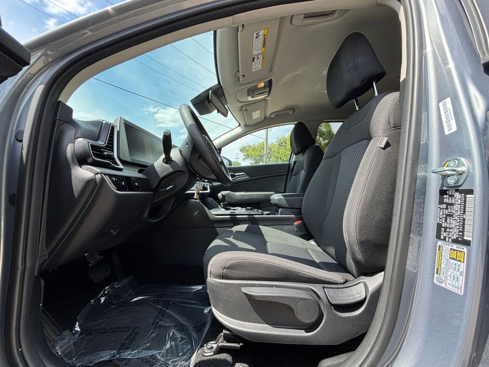 Used 2025 Kia Sportage LX FWD image 23