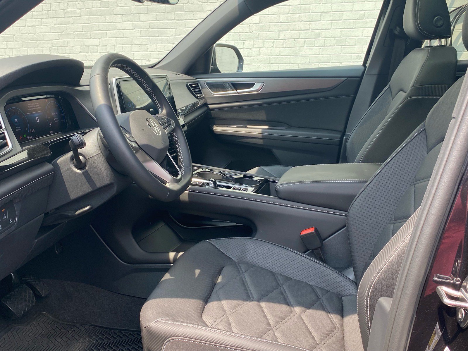 Certified 2025 Volkswagen Atlas Cross Sport SE w/ Panoramic Sunroof Package AWD/4WD image 10