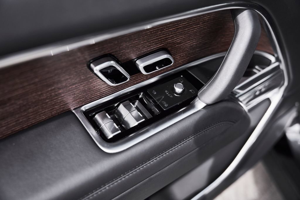 Used 2025 Land Rover Range Rover Long Wheelbase SE image 27