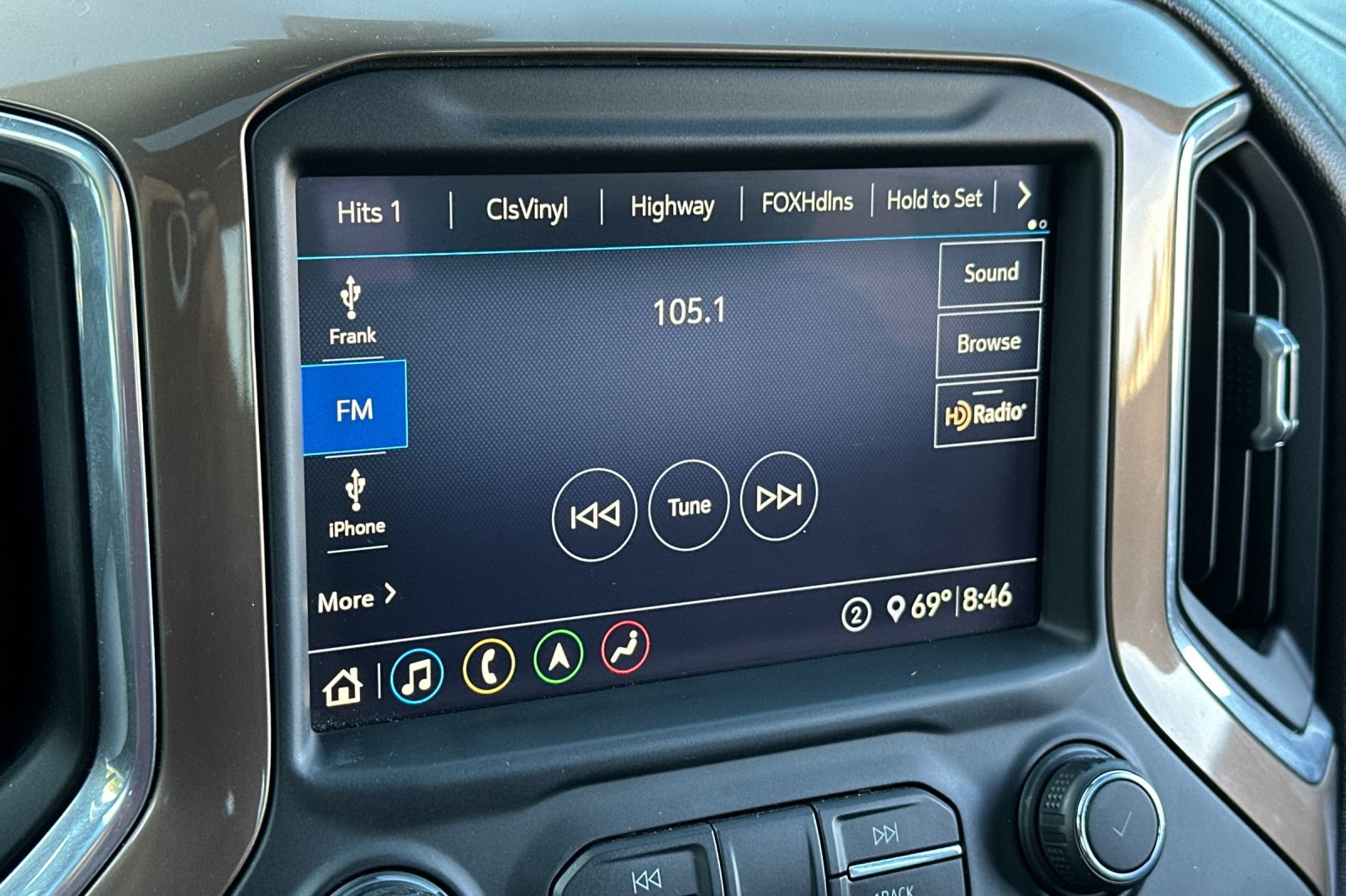 Used 2020 Chevrolet Silverado 1500 High Country w/ Technology Package AWD/4WD image 17