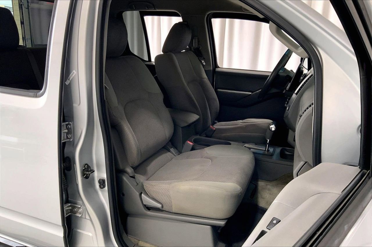 Used 2013 Nissan Frontier SV AWD/4WD image 6