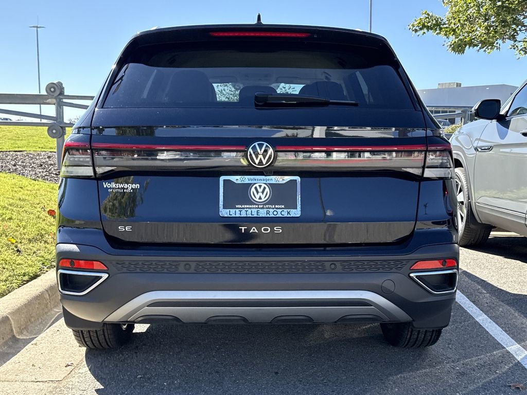 Used 2025 Volkswagen Taos SE image 10